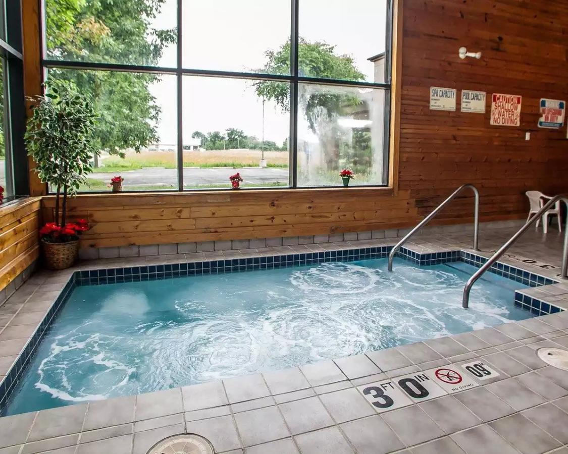 เบย์มอนต์ อินน์ แอนด์ สวีท บาย วินด์แฮม มักควอนนาโก Mukwonago ภายนอก รูปภาพ